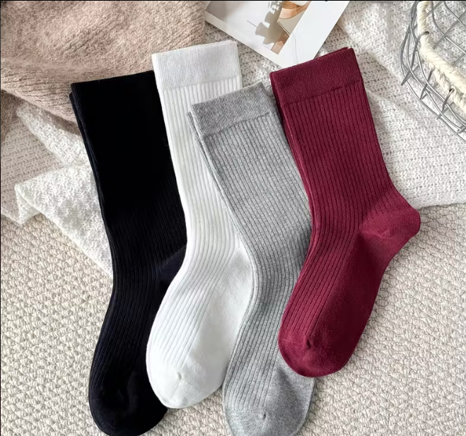 Japoniško ir korėjietiško stiliaus moteriškos mid‑tube kojinės