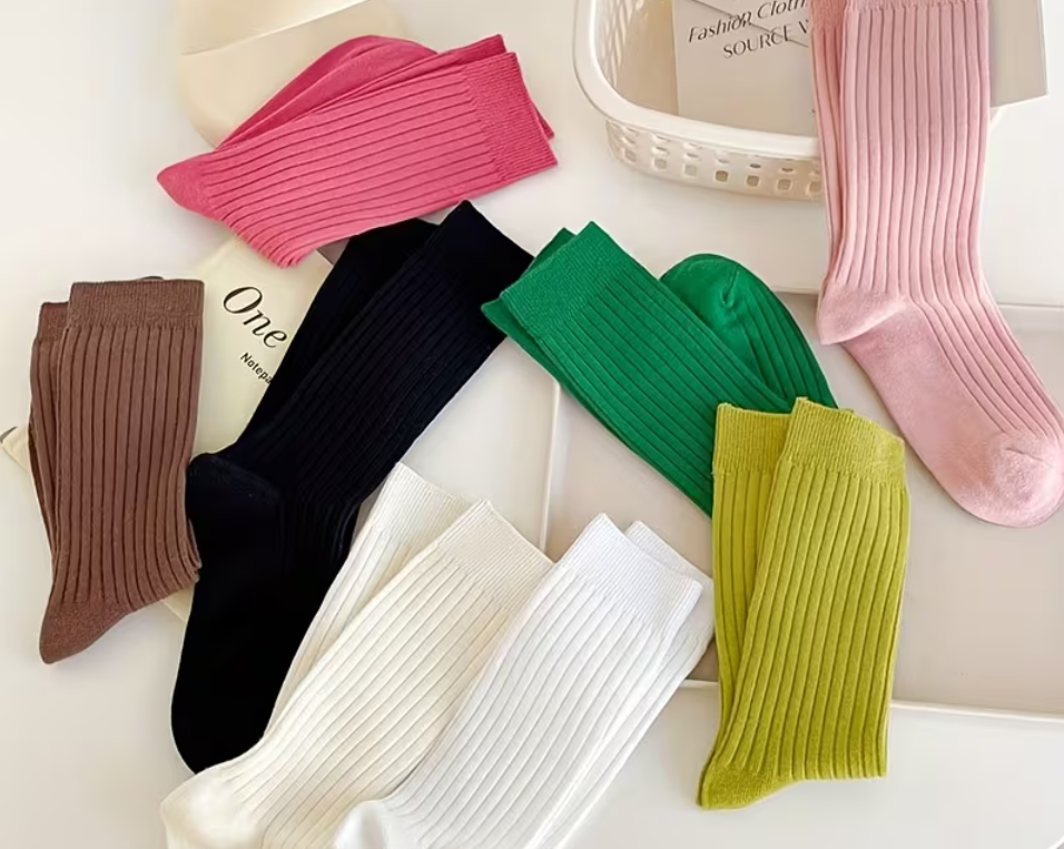 Moteriškos elegantiškos vidutinio ilgio rib‑knit kojinės